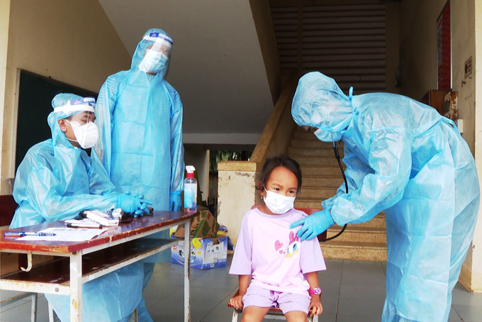 Vùng 4 Hải quân: Hỗ trợ nhân lực và vật tư y tế cho huyện đảo Phú Quý phòng, chống dịch Covid-19