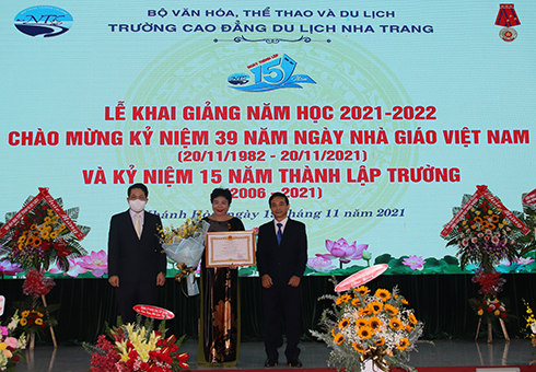 Phó Giáo sư, Tiến sĩ Nguyễn Thị Thúy Hường vinh dự nhận phong tặng danh hiệu “Nhà giáo ưu tú” 