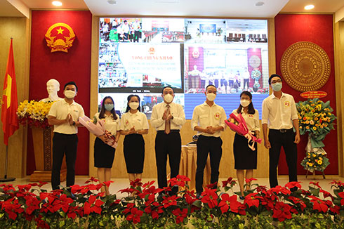 Đội Sở Nội vụ và Đài Phát thanh và Truyền hình Khánh Hòa nhận giải Nhì.