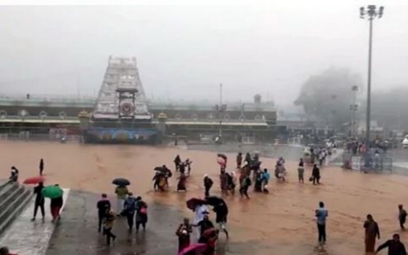 Cảnh ngập lụt tại Ấn Độ. (Ảnh: ANI)