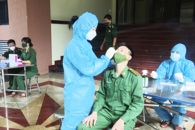 Quân y biên phòng chung sức chống dịch