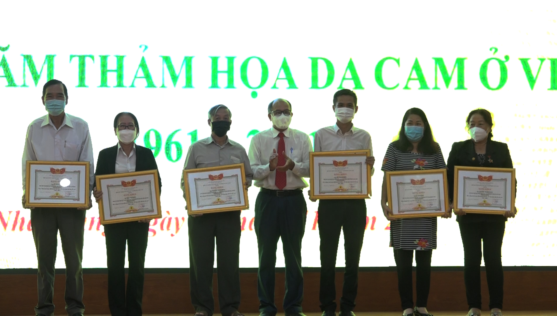 Các cá nhân nhận bằng khen của Trung ương Hội nạn nhân chất độc da cam/dioxin.