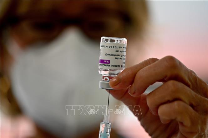 Vaccine phòng COVID-19 của hãng dược AstraZeneca-Oxford. Ảnh: AFP/TTXVN