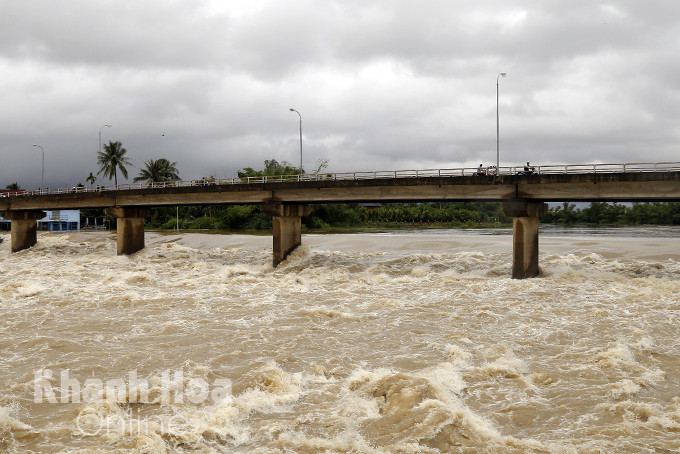 Mực nước sông Cái Nha Trang giảm nhanh xuống dưới báo động I