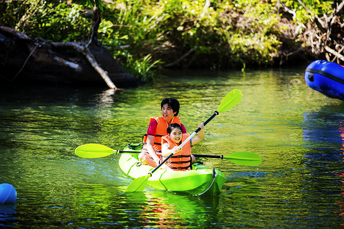 Chèo thuyền Kayak ở Khu du lịch sinh thái Ba Hồ (Ninh Ích, Ninh Hòa)  là một trải nghiệm khó quên với du khách. 