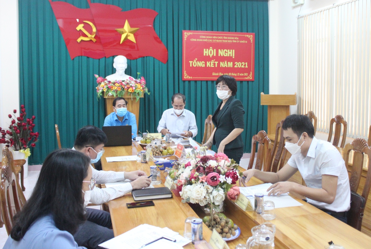 Bà Phạm Thị Khánh Hương phát biểu tại hội nghị.