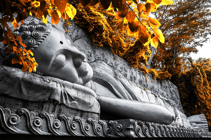 <p style= &quot;text-align: justify; &quot;>Tượng Phật nằm ở chùa Long Sơn, TP. Nha Trang. Ảnh: Khoa Trần</p>