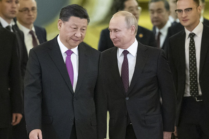 Tổng thống Nga Vladimir Putin và Chủ tịch Tập Cận Bình trong một lần gặp gỡ tại Moskva. Ảnh: AP