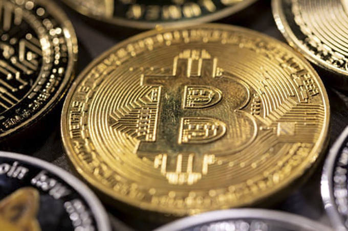 Sau khi lập đỉnh kỷ lục 67.000USD/đồng, Bitcoin hoàn toàn có nguy cơ mất giá trị, thậm chí là bằng 0. Ảnh minh họa: Reuters