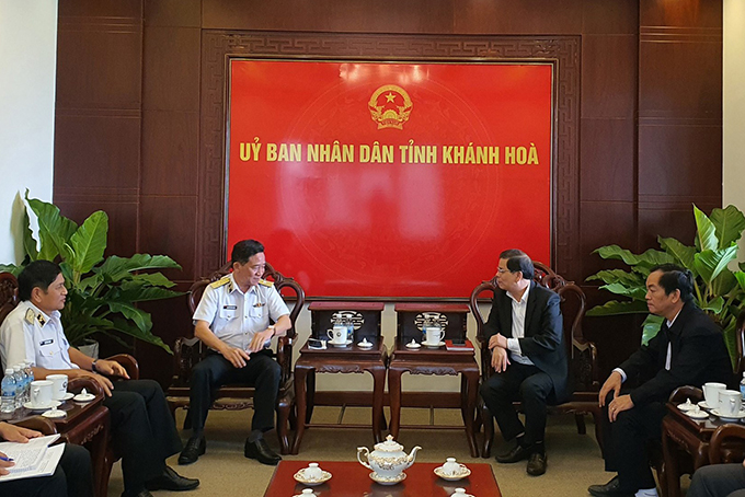 Ông Nguyễn Tấn Tuân - Phó Bí thư Tỉnh ủy, Chủ tịch UBND tỉnh làm việc với Bộ Tư lệnh Vùng 4 Hải quân
