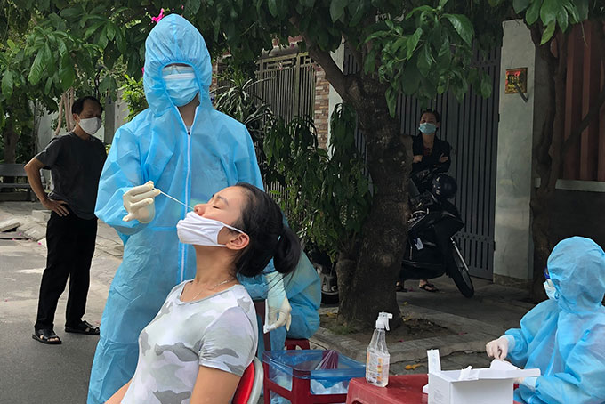 Từ 7 giờ đến 17 giờ ngày 16-12, Khánh Hòa ghi nhận thêm 396 ca dương tính với SARS-CoV-2
