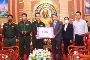 Lãnh đạo tỉnh Khánh Hòa thăm các đơn vị quân đội