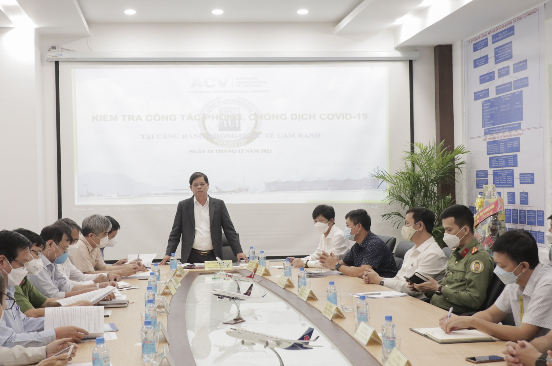 Ông Nguyễn Tấn Tuân phát biểu chỉ đạo tại buổi làm việc với Cảng Hàng không quốc tế Cam Ranh.