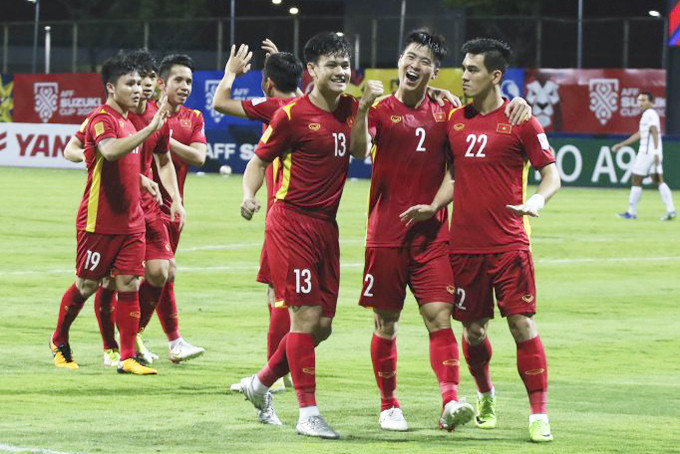 Vietnamese players celebrating scoring goal against Cambodia (Source: VFF)