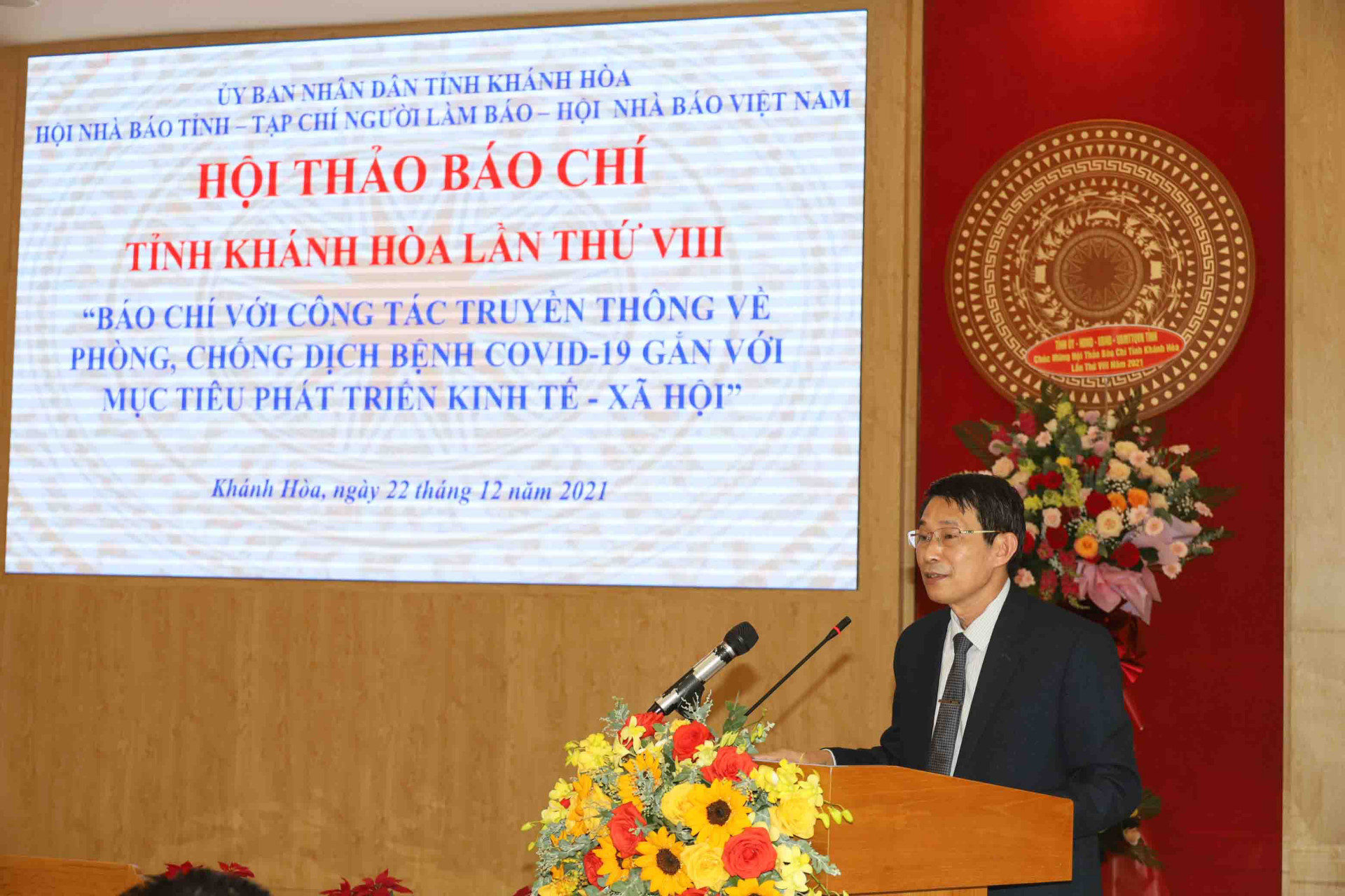 Ông Đinh Văn Thiệu phát biểu chào mừng hội thảo.