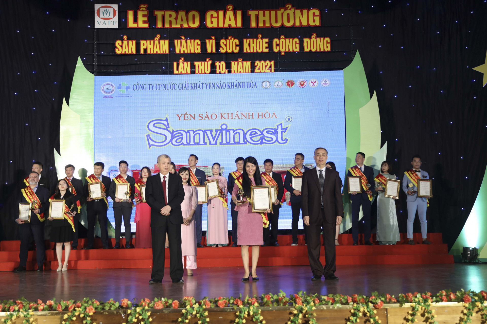 Sanvinest Khánh Hòa nhận “Huy chương vàng vì sức khỏe cộng đồng”