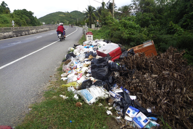Đổ rác bừa bãi
