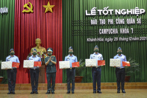 Tổ chức lễ tốt nghiệp đào tạo phi công quân sự Campuchia khóa 7