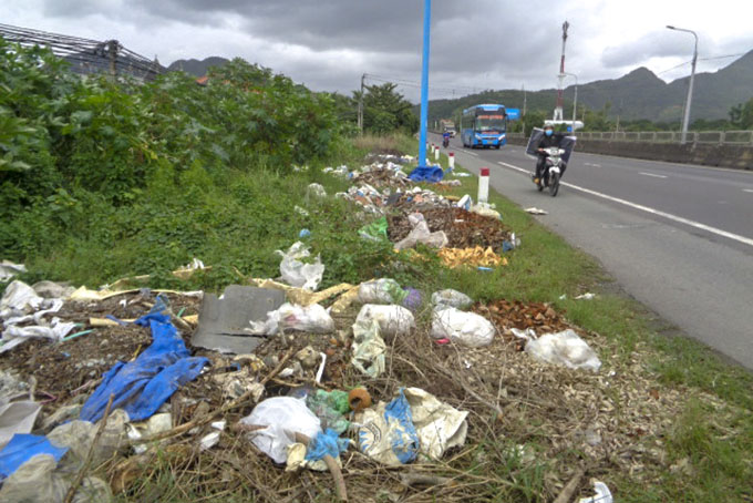 Đổ rác bừa bãi