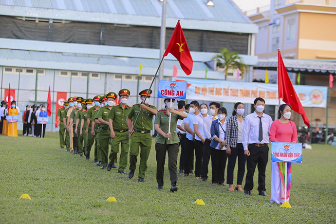 Đoàn VĐV Công an TP. Nha Trang diễu hành.