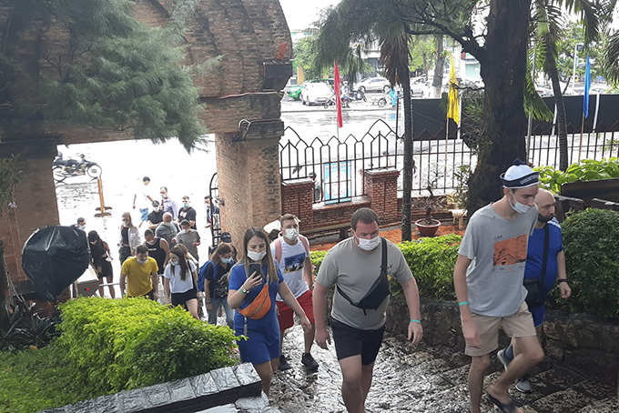 3 ngày đầu năm 2022: Di tích Tháp Bà và danh thắng Hòn Chồng đón hơn 4.500 lượt du khách