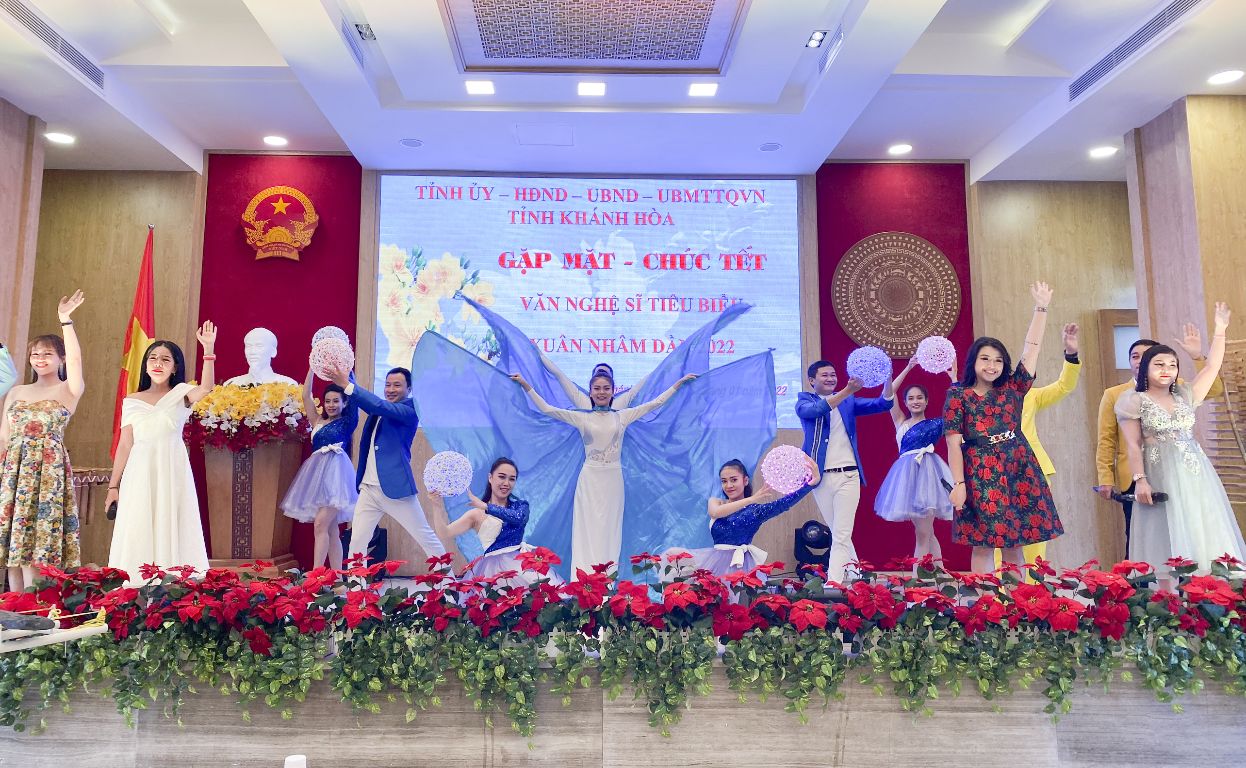 Lãnh đạo tỉnh Khánh Hòa gặp mặt, chúc Tết các văn nghệ sĩ tiêu biểu