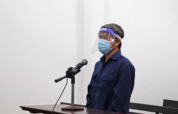 Xích mích, lấy dao đâm bạn nhậu