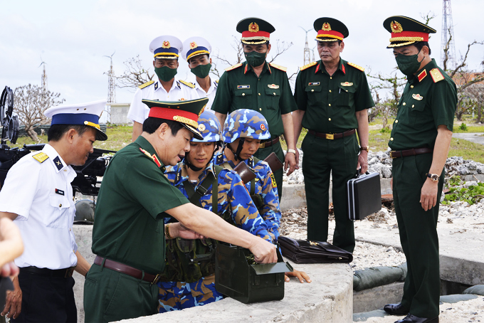 Đoàn công tác của Bộ Quốc phòng: Kiểm tra, chúc Tết quân, dân Trường Sa và Nhà giàn DK1