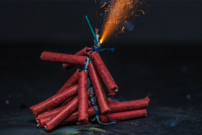 Công an TP. Cam Ranh bắt 12 đối tượng mua, bán và đốt pháo trái phép