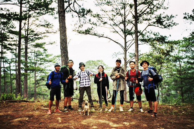 Các bạn trẻ đam mê trekking tham gia khám phá Vườn Quốc gia Bidoup Núi Bà.