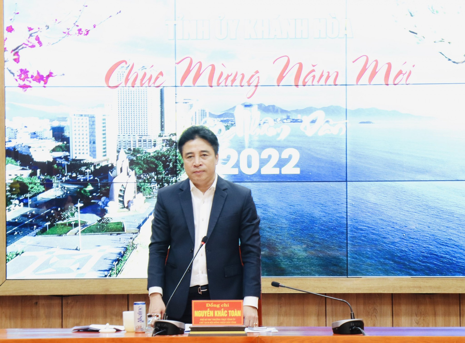 Phó Bí thư Thường trực Tỉnh ủy Nguyễn Khắc Toàn phát biểu kết luận cuộc họp.