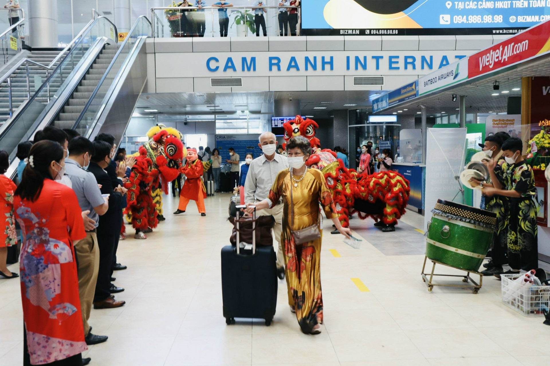 Hai vợ chồng du khách đến từ Hà Nội rất vui khi được quay trở lại du lịch Khánh Hòa trong ngày đầu tiên của Xuân Nhâm Dần 2022