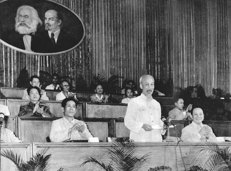  Chủ tịch Hồ Chí Minh đọc diễn văn khai mạc tại Đại hội đại biểu toàn quốc lần thứ III của Đảng ngày 5/9/1960 (Ảnh: hochiminh.vn)