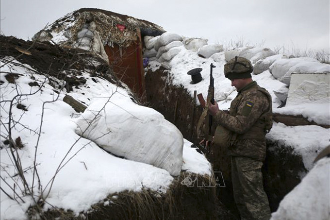 Binh sĩ Ukraine tại khu vực xung đột với lực lượng li khai ở Gorlivka, miền Đông Lugansk. Ảnh: AFP/TTXVN