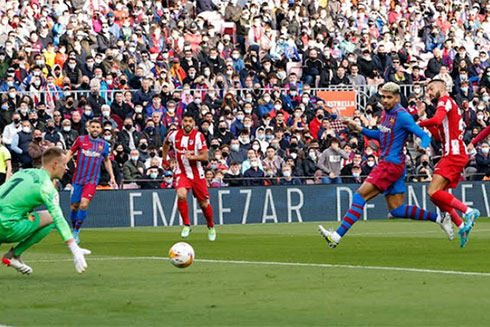 Barcelona thắng đậm Atletico Madrid 4-2 tại vòng 23 La Liga.