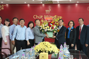 Chủ tịch UBND tỉnh Khánh Hòa Nguyễn Tấn Tuân dự lễ xuất quân tại một số doanh nghiệp