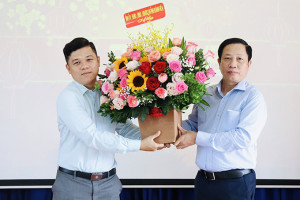 Phó Bí thư Tỉnh ủy Hà Quốc Trị dự lễ xuất quân đầu xuân tại Công ty Cổ phần Thương mại Bia Sài Gòn Nam Trung bộ