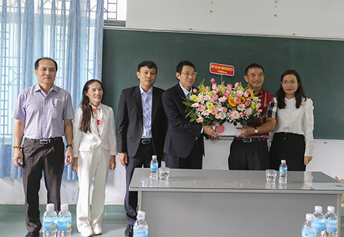 Ông Đinh Văn Thiệu thăm, chúc mừng năm mới Trung tâm Huấn luyện Kỹ thuật thể thao tỉnh