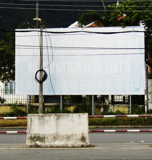 Cần làm mới bảng tuyên truyền