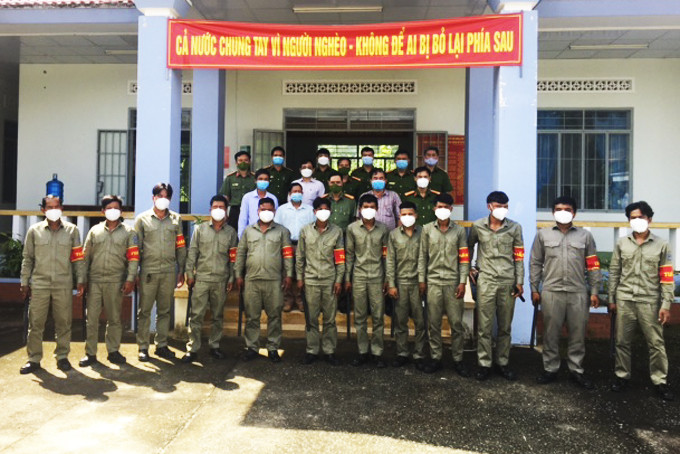 Đội tự quản  an ninh  trật tự và phòng, chống dịch Covid-19 xã Khánh Phú (huyện  Khánh Vĩnh) ra mắt  tháng 9-2021.
