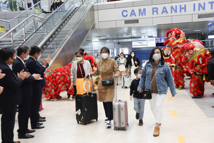 Khách du lịch đến Khánh Hòa ngày mùng 1 Tết Nguyên đán Nhâm Dần 2022
