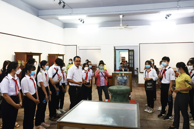 Khanh Hoa's Museum receives first group of students in 2022
