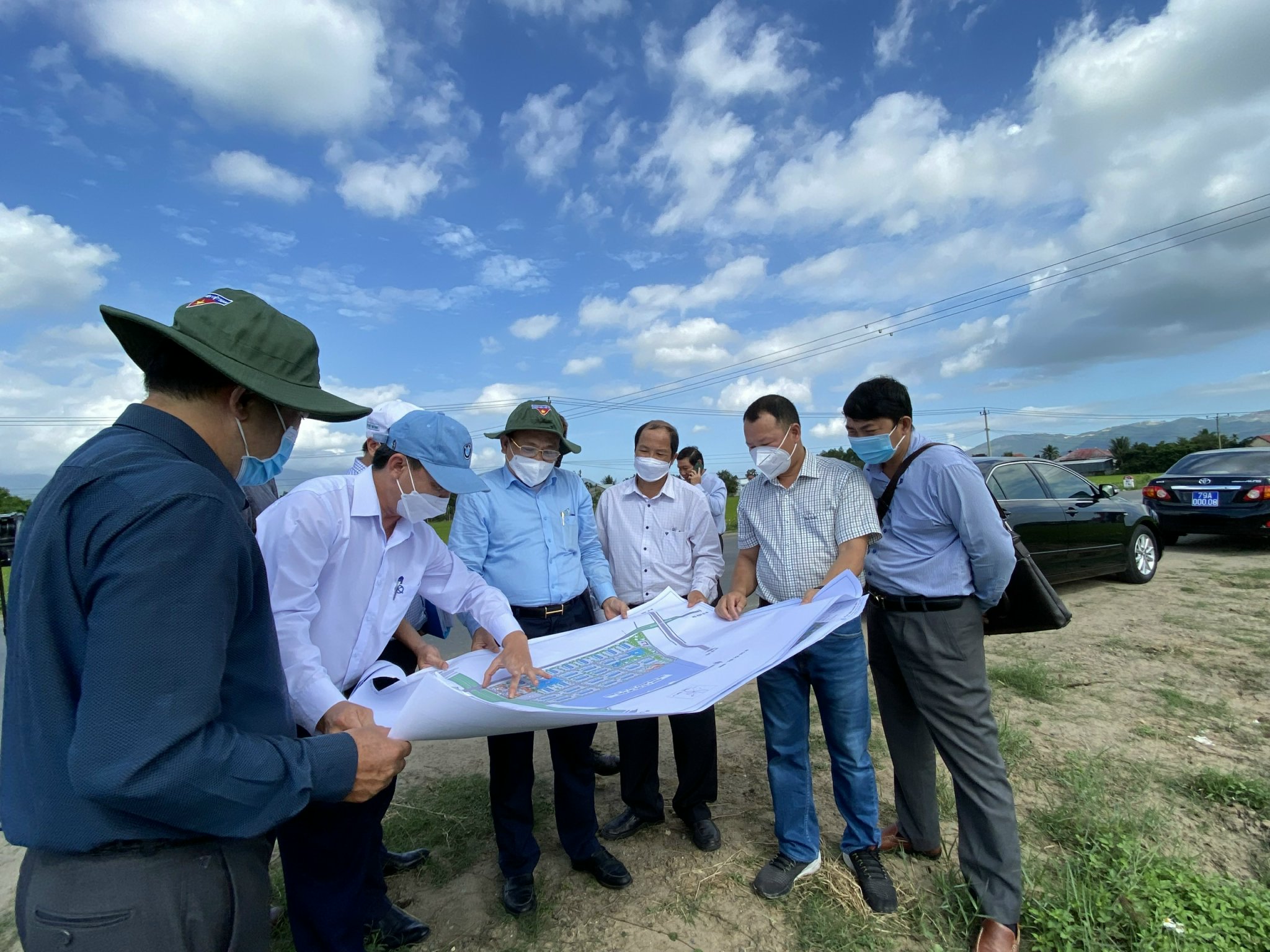 Ông Lê Hữu Hoàng kiểm tra tại Cụm Công nghiệp Diên Thọ