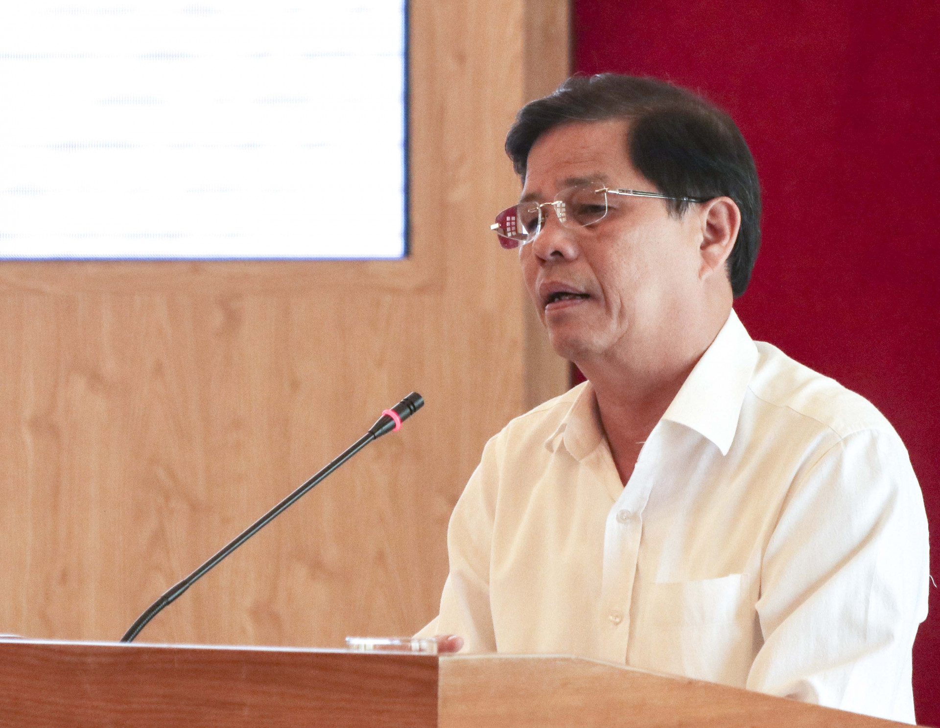 Ông Nguyễn Tấn Tuân - Chủ tịch UBND tỉnh phát biểu chỉ đạo tại hội nghị.