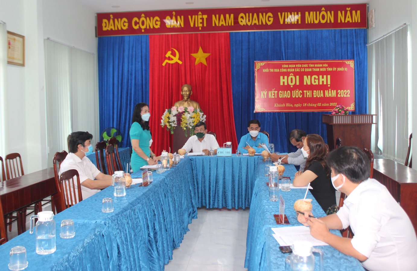 Lãnh đạo Đảng ủy Khối Doanh nghiệp tỉnh phát biểu tại hội nghị.
