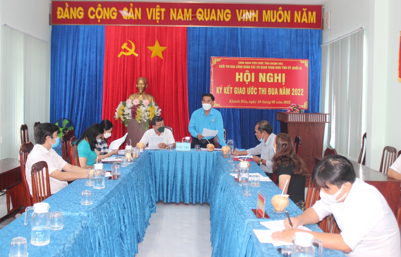 Lãnh đạo Công đoàn Viên chức tỉnh phát biểu chỉ đạo tại hội nghị.