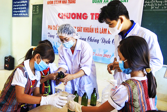 Học sinh tiếp cận giáo dục Steam