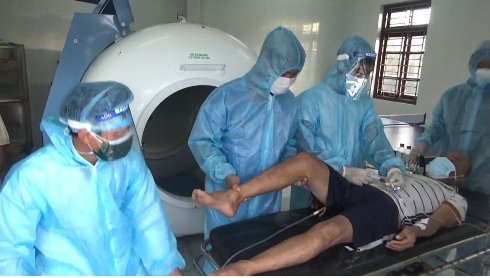 Bệnh xá đảo Song Tử Tây cấp cứu ngư dân bị giảm áp do lặn sâu