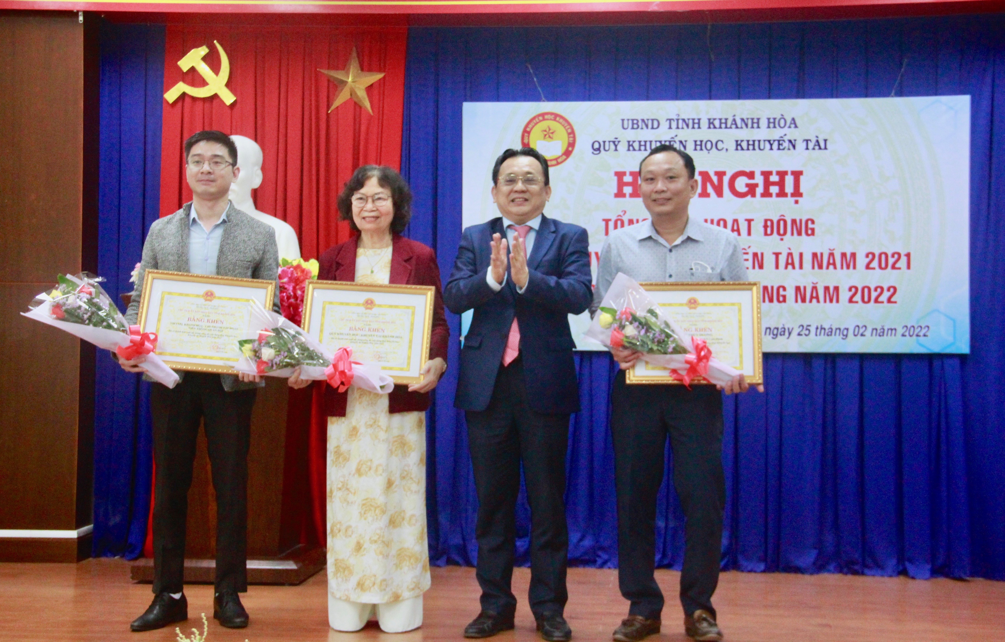 Năm 2021, trao 1.243 suất học bổng và phần thưởng trị giá gần 1,8 tỷ đồng