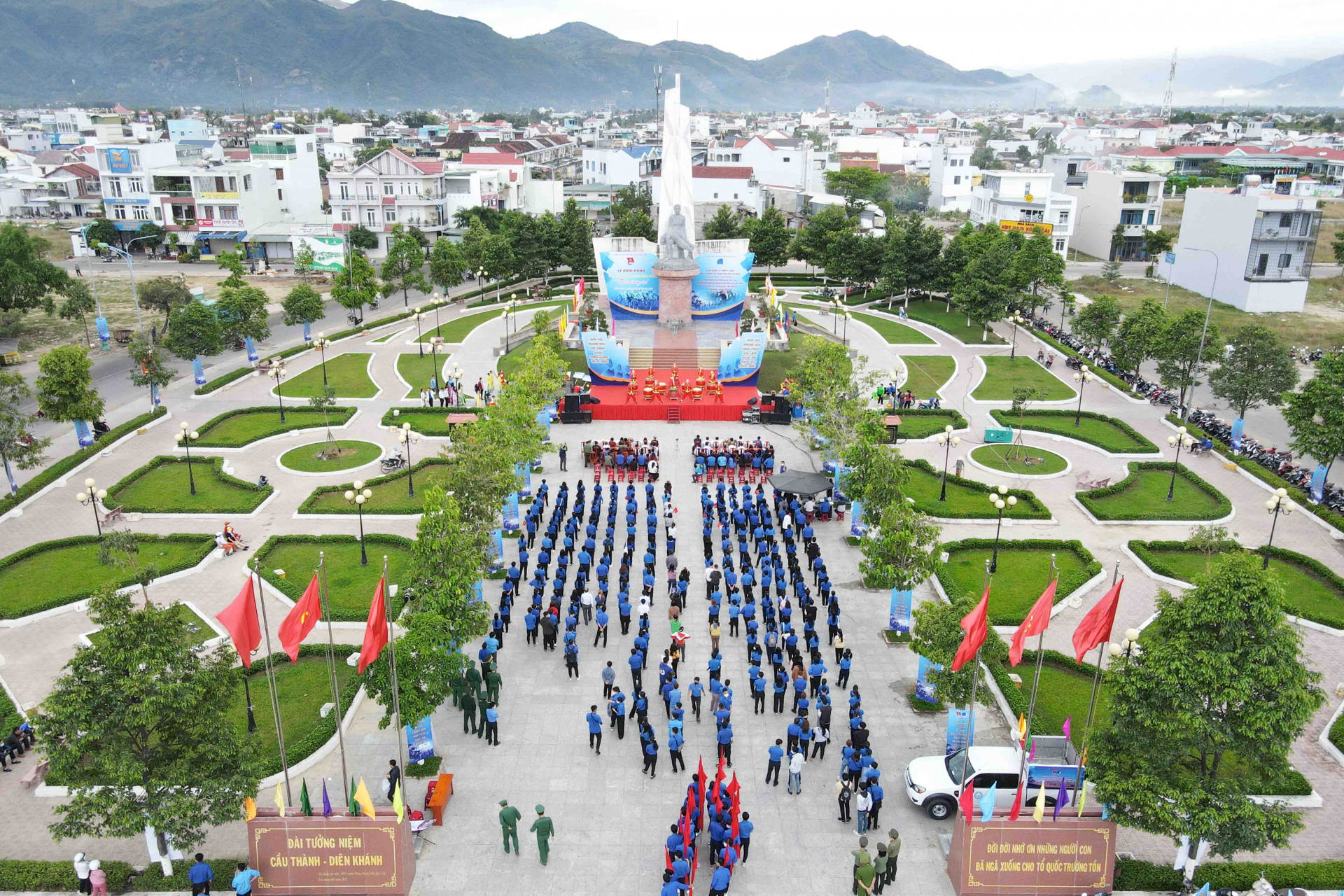 Lễ phát động được tổ chức tại Đài tưởng niệm liệt sĩ cầu Thành (huyện Diên Khánh)